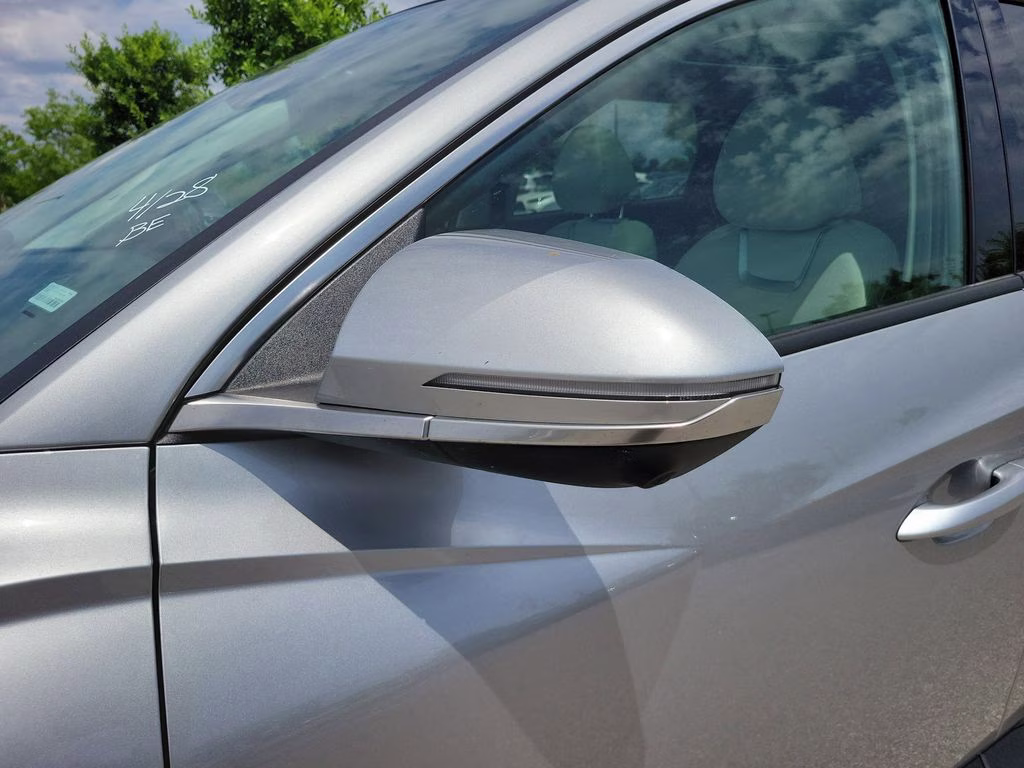 2024 Shimmering Silver Hyundai Tucson Limited FWD SUV