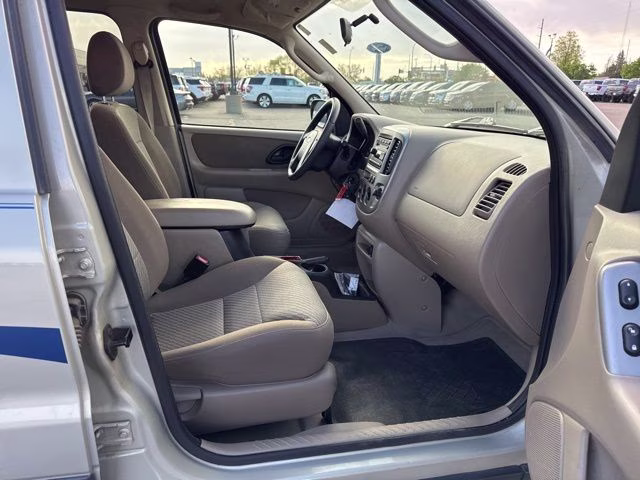 2003 Satin Silver Clearcoat Metallic Ford Escape XLT 4X4 SUV