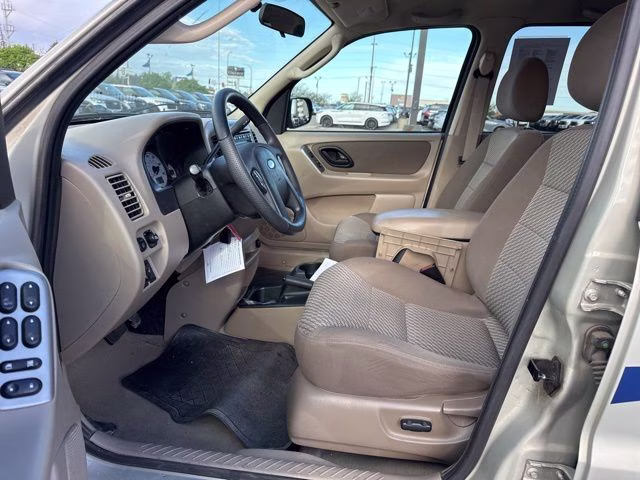 2003 Satin Silver Clearcoat Metallic Ford Escape XLT 4X4 SUV