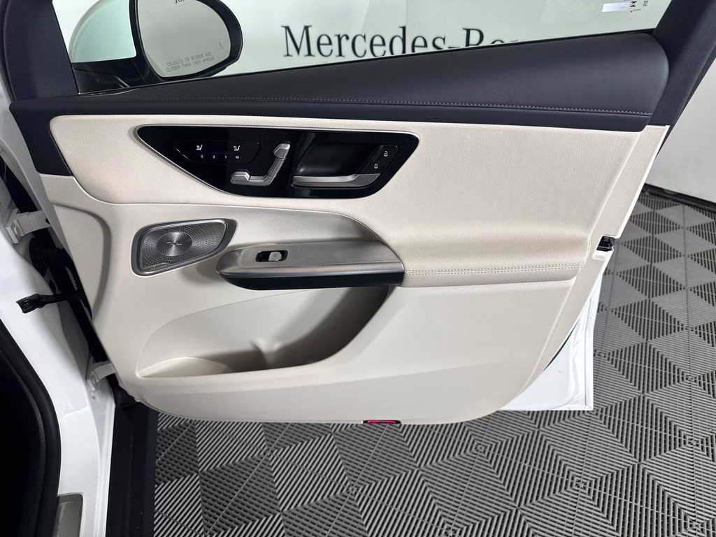 2024 Polar White Mercedes-Benz GLC GLC 300 RWD SUV