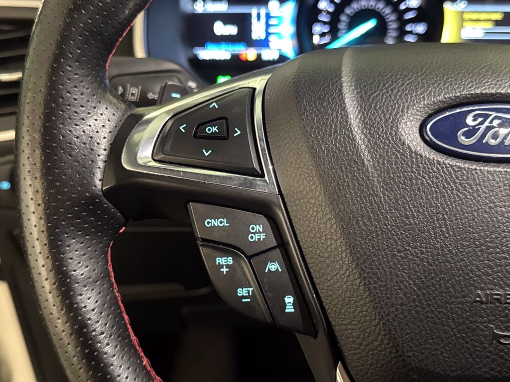 2020 Star White Metallic Tri-Coat Ford Edge SEL AWD SUV