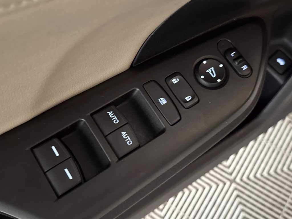 2018 White Orchid Pearl Honda Civic EX-L FWD Sedan