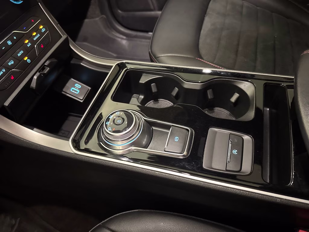 2020 Star White Metallic Tri-Coat Ford Edge SEL AWD SUV