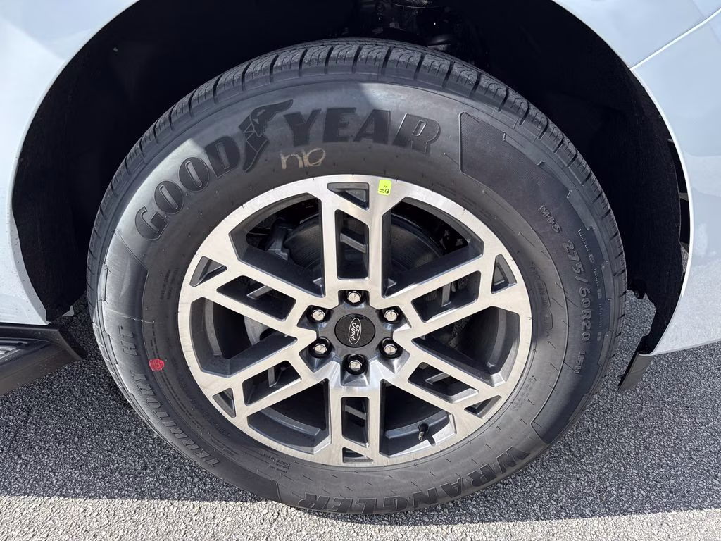 2026 Space Silver Metallic Ford Expedition Max Active RWD SUV