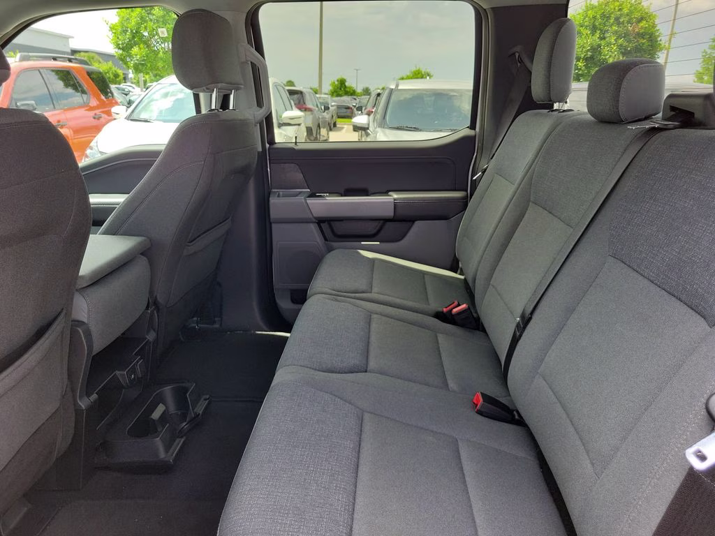 2025 Oxford White Ford F-150 XLT RWD Truck
