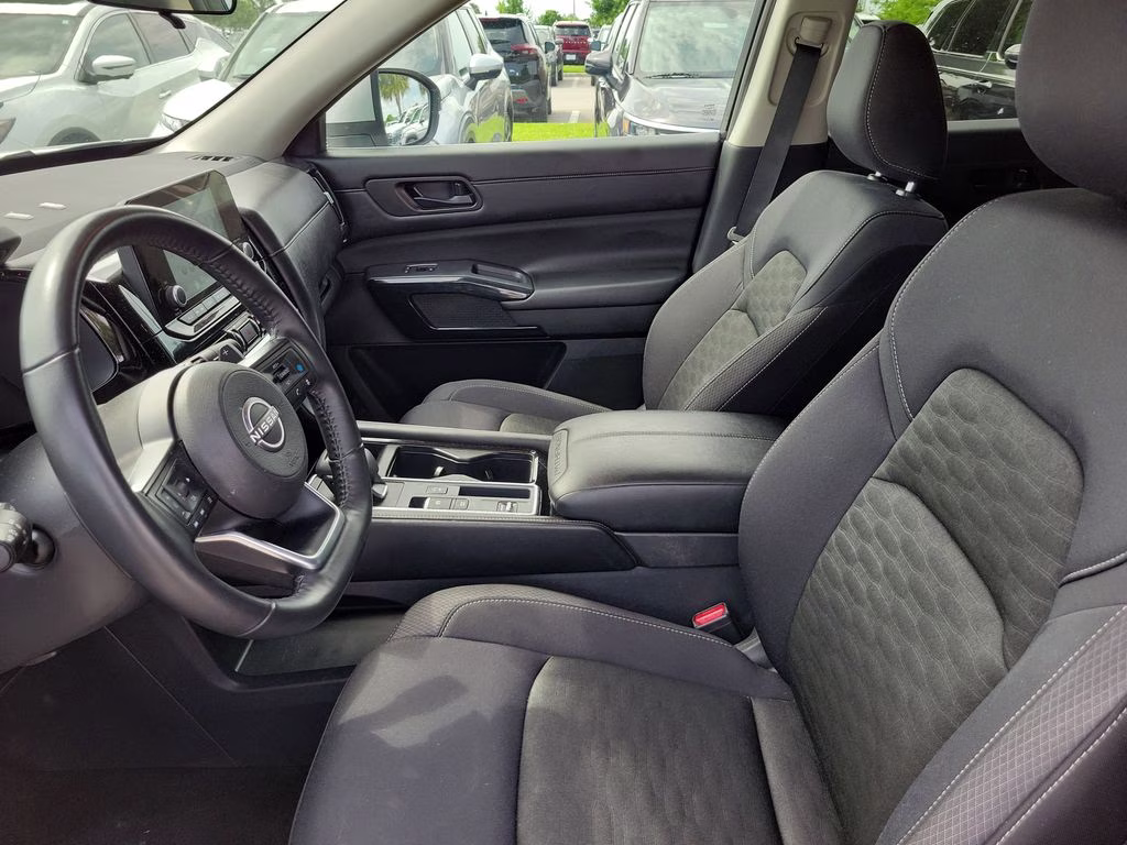 2024 Brilliant Silver Metallic Nissan Pathfinder SV FWD SUV