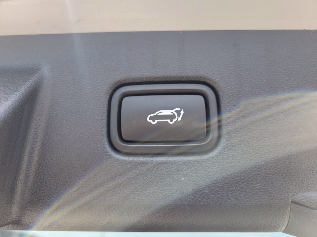 2024 Shimmering Silver Hyundai Tucson Limited FWD SUV