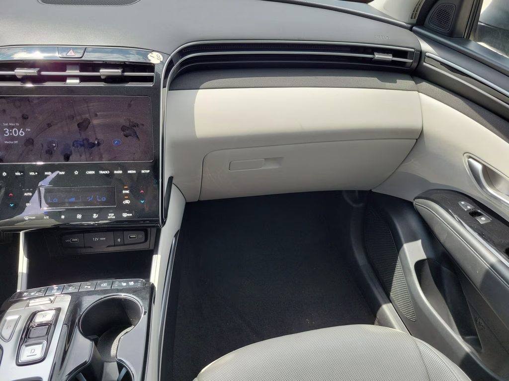 2024 Shimmering Silver Hyundai Tucson Limited FWD SUV
