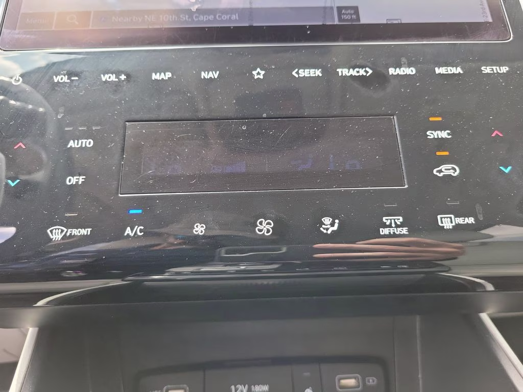 2024 Shimmering Silver Hyundai Tucson Limited FWD SUV