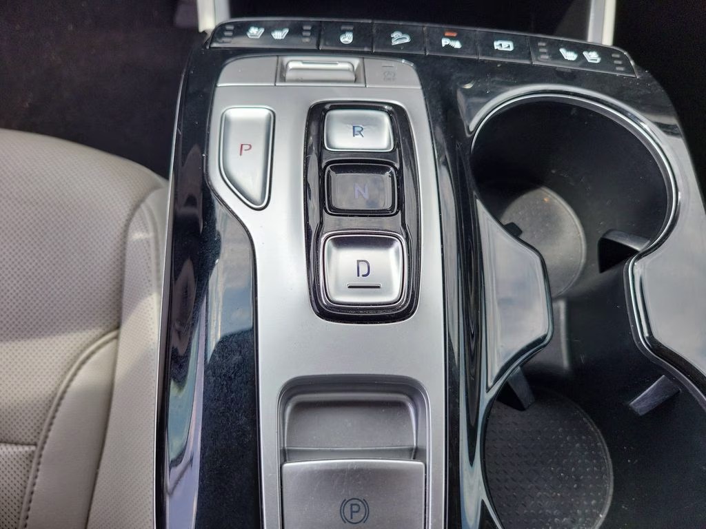 2024 Shimmering Silver Hyundai Tucson Limited FWD SUV