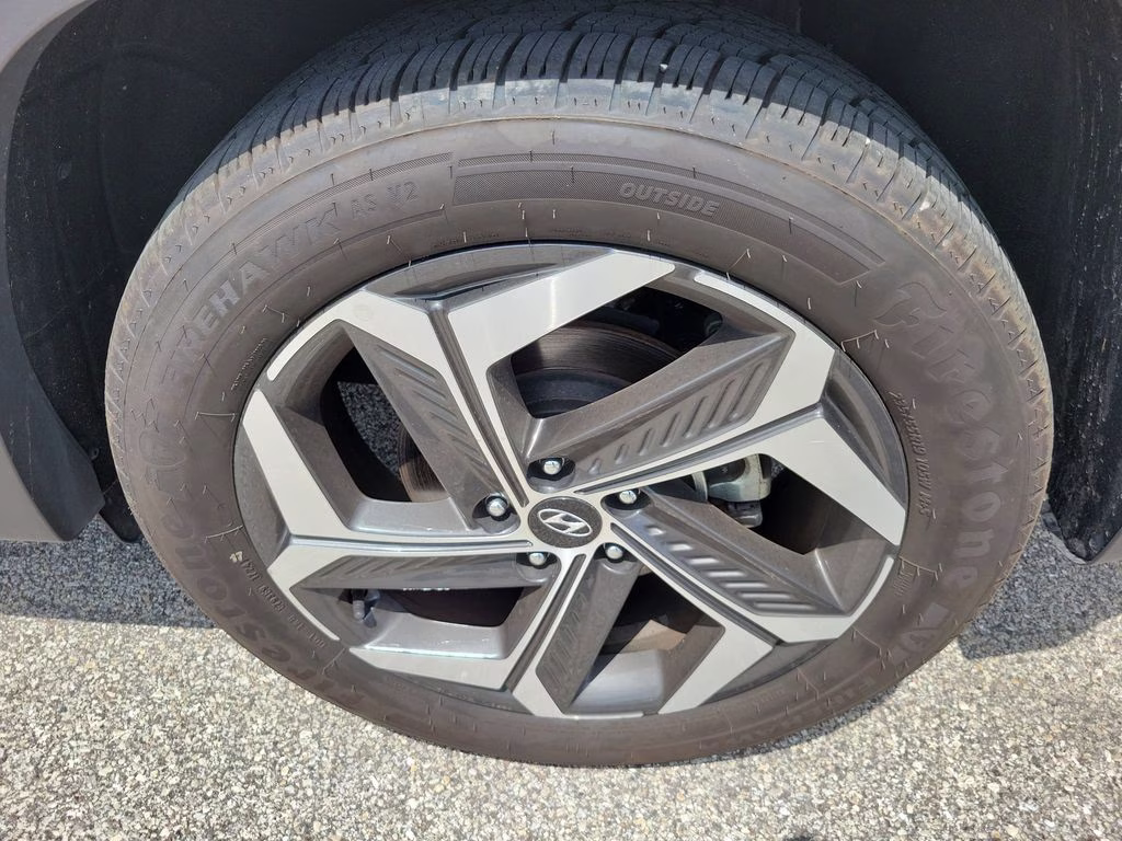 2024 Shimmering Silver Hyundai Tucson Limited FWD SUV