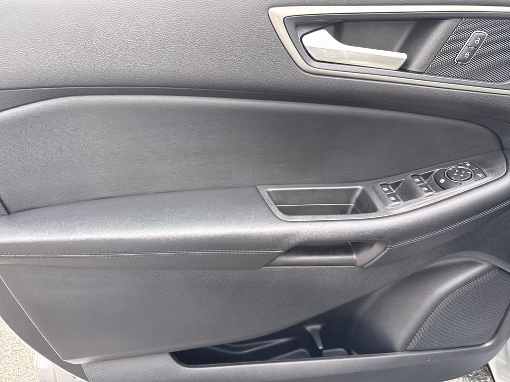 2022 Iconic Silver Metallic Ford Edge SEL AWD SUV