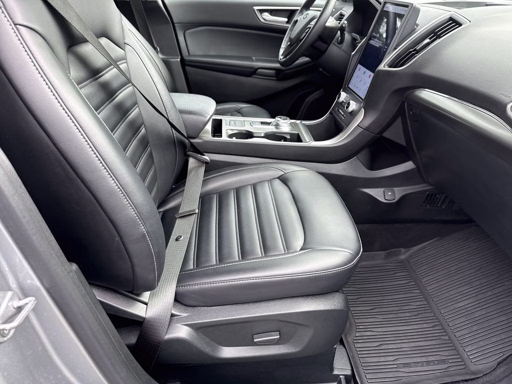 2022 Iconic Silver Metallic Ford Edge SEL AWD SUV