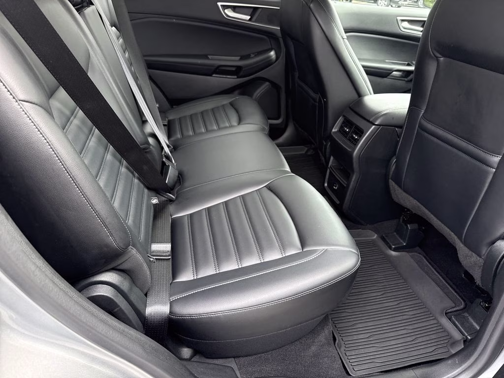 2022 Iconic Silver Metallic Ford Edge SEL AWD SUV