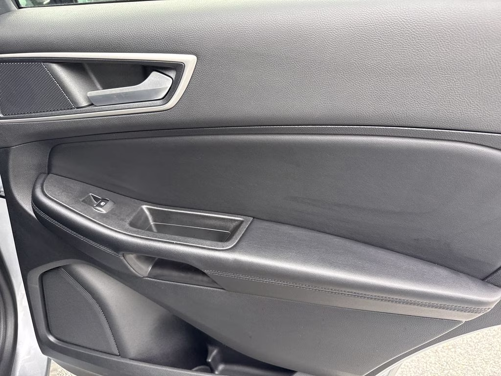 2022 Iconic Silver Metallic Ford Edge SEL AWD SUV