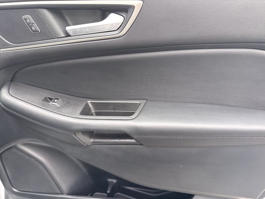 2022 Iconic Silver Metallic Ford Edge SEL AWD SUV
