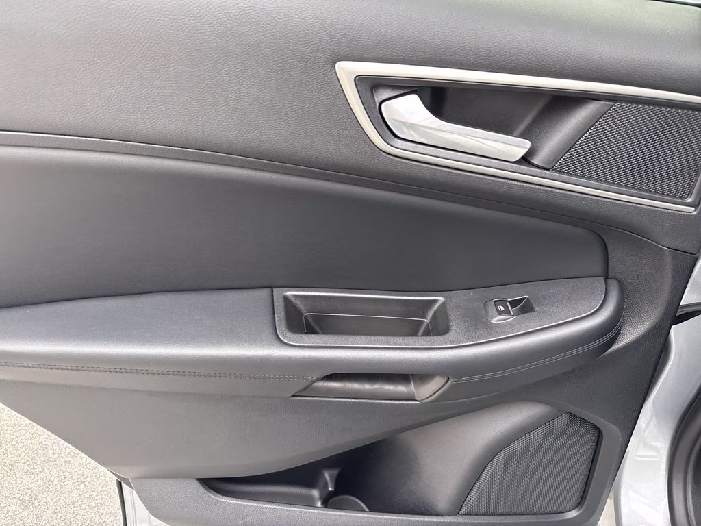 2022 Iconic Silver Metallic Ford Edge SEL AWD SUV