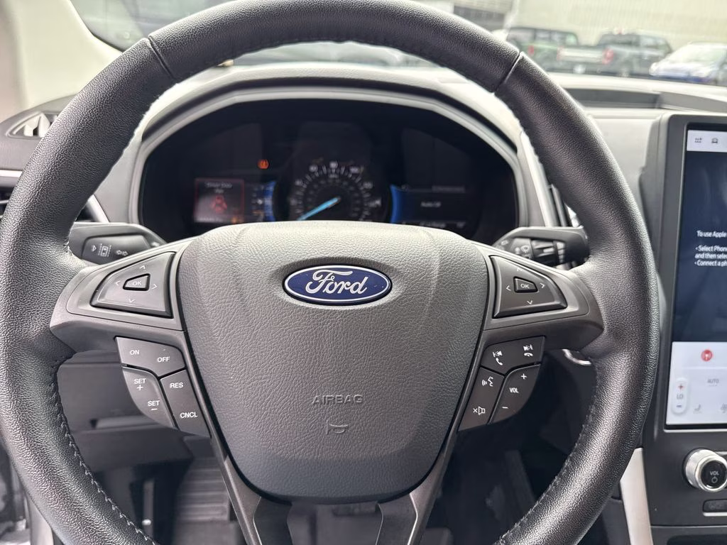 2022 Iconic Silver Metallic Ford Edge SEL AWD SUV