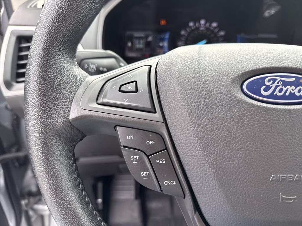 2022 Iconic Silver Metallic Ford Edge SEL AWD SUV