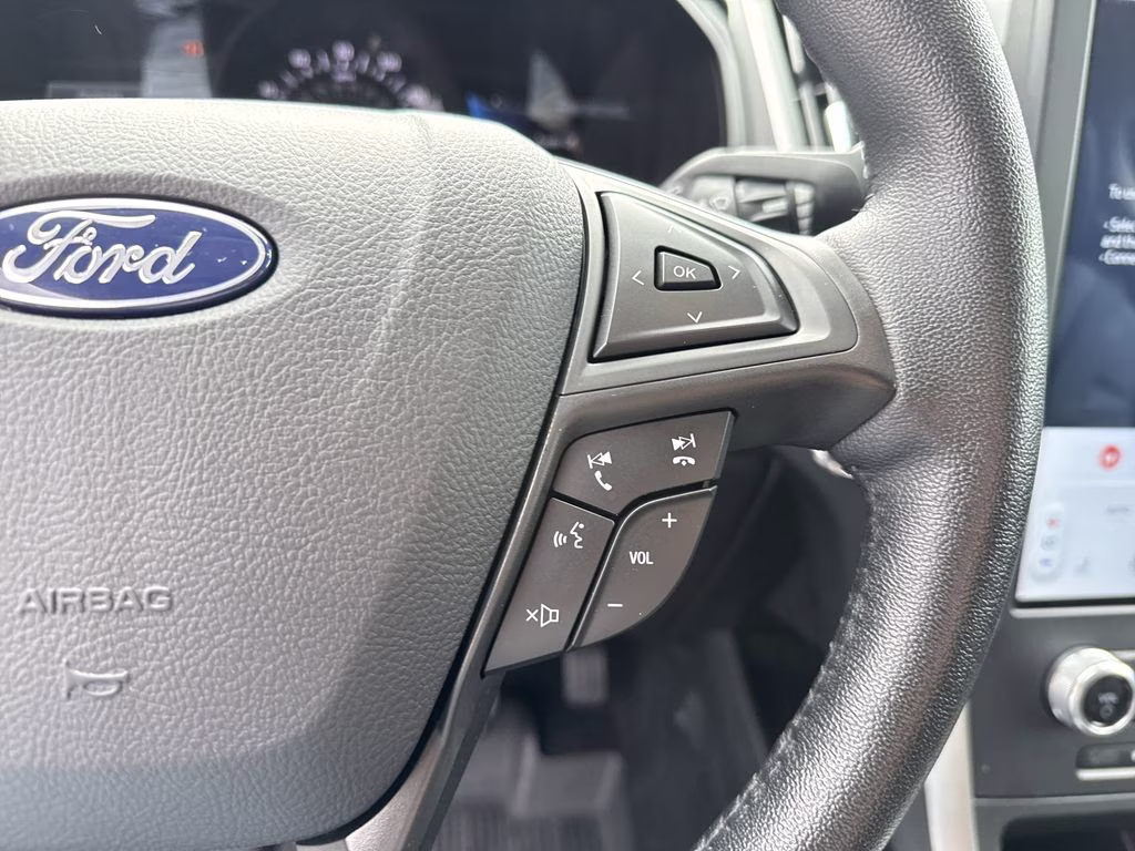 2022 Iconic Silver Metallic Ford Edge SEL AWD SUV