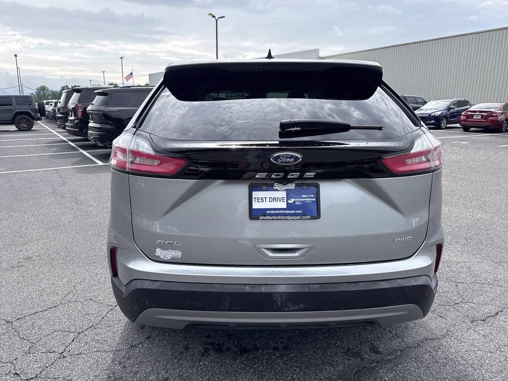 2022 Iconic Silver Metallic Ford Edge SEL AWD SUV