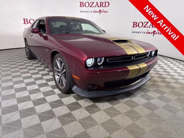 2023 Octane Red Pearlcoat Dodge Challenger R/T RWD Coupe