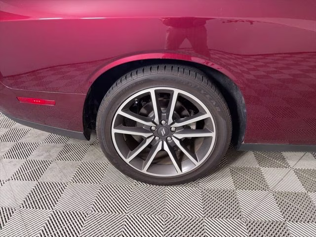 2023 Octane Red Pearlcoat Dodge Challenger R/T RWD Coupe