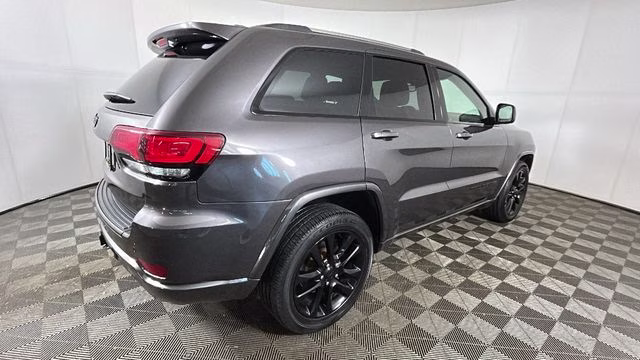 2020 Granite Crystal Metallic Clearcoat Jeep Grand Cherokee Altitude 4X4 SUV