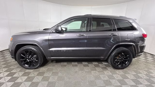 2020 Granite Crystal Metallic Clearcoat Jeep Grand Cherokee Altitude 4X4 SUV