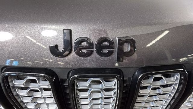 2020 Granite Crystal Metallic Clearcoat Jeep Grand Cherokee Altitude 4X4 SUV