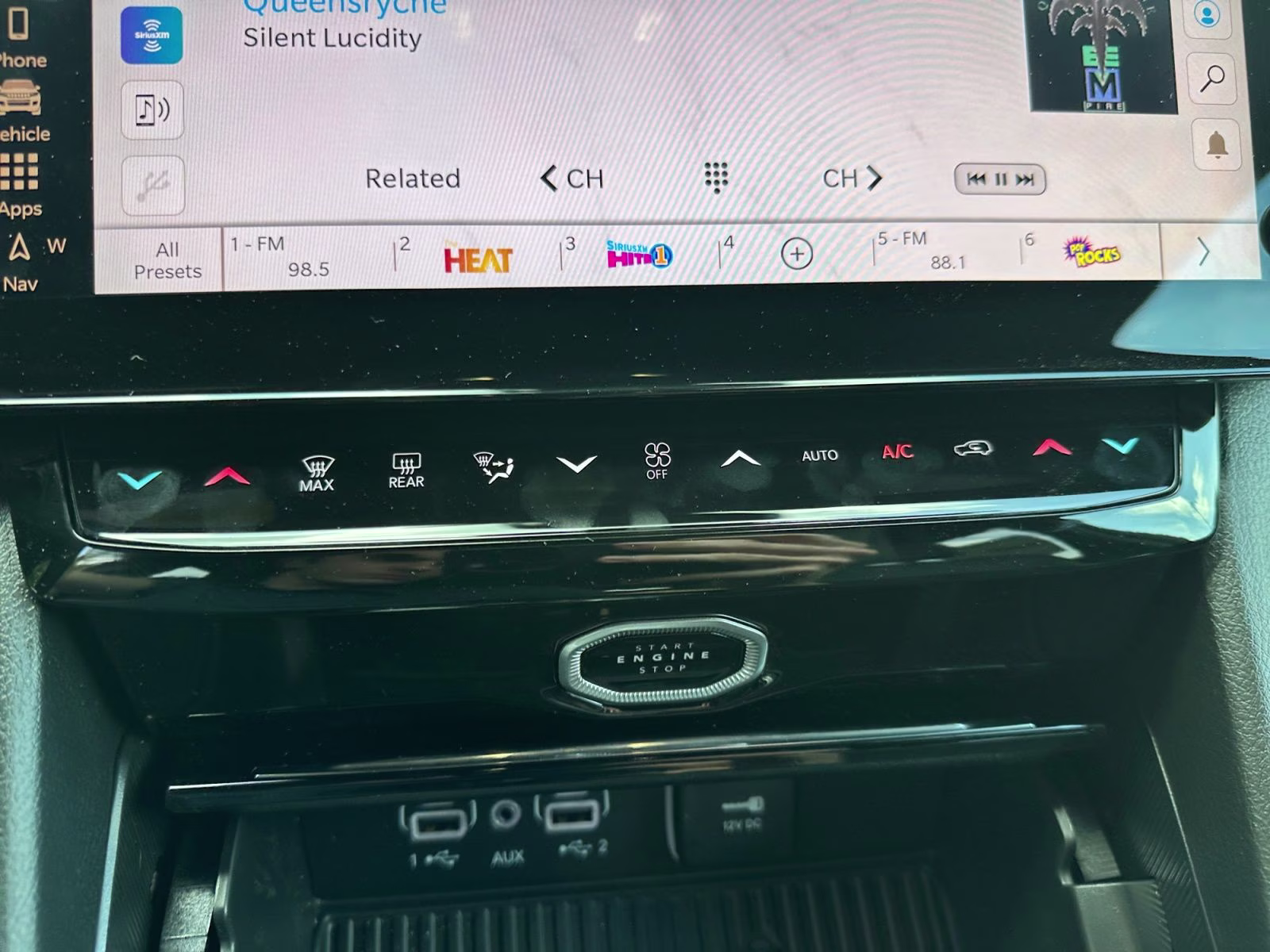 2026 Bright White Clearcoat Jeep Grand Cherokee L Laredo 4X4 SUV