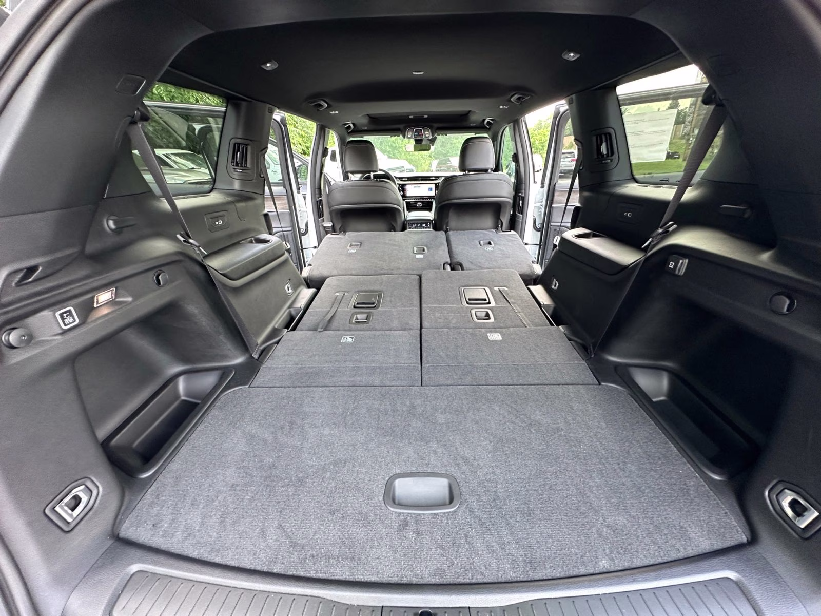2026 Bright White Clearcoat Jeep Grand Cherokee L Laredo 4X4 SUV