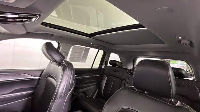 2023 Baltic Gray Metallic Clearcoat Jeep Grand Cherokee 4xe 4X4 SUV
