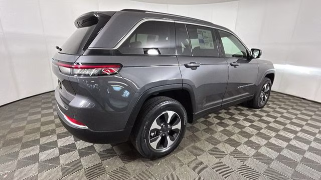 2023 Baltic Gray Metallic Clearcoat Jeep Grand Cherokee 4xe 4X4 SUV