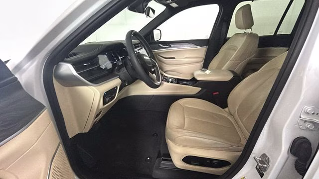 2023 Bright White Clearcoat Jeep Grand Cherokee 4xe 4X4 SUV