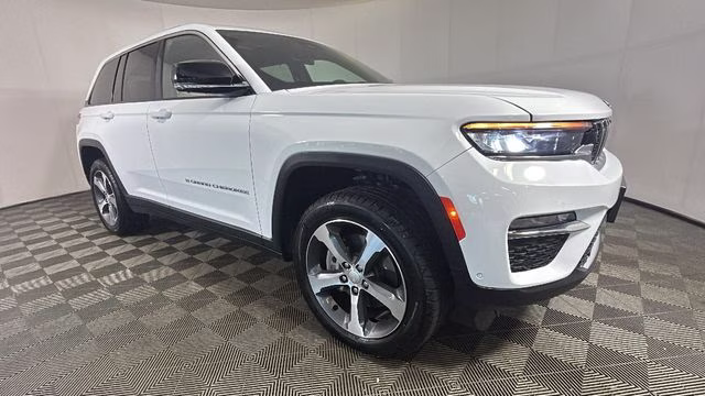 2023 Bright White Clearcoat Jeep Grand Cherokee 4xe 4X4 SUV