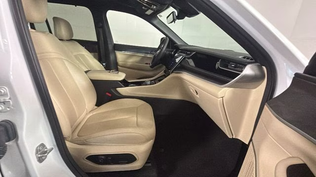 2023 Bright White Clearcoat Jeep Grand Cherokee 4xe 4X4 SUV