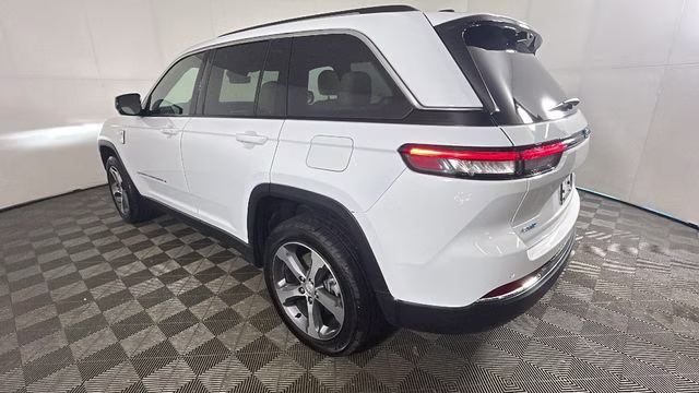 2023 Bright White Clearcoat Jeep Grand Cherokee 4xe 4X4 SUV