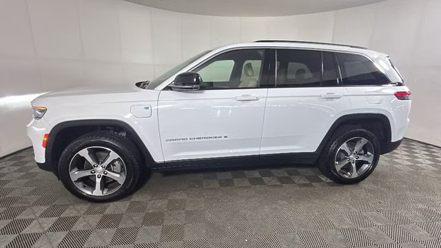 2023 Bright White Clearcoat Jeep Grand Cherokee 4xe 4X4 SUV