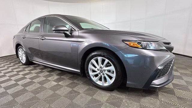 2024 Predawn Gray Mica Toyota Camry SE FWD Sedan