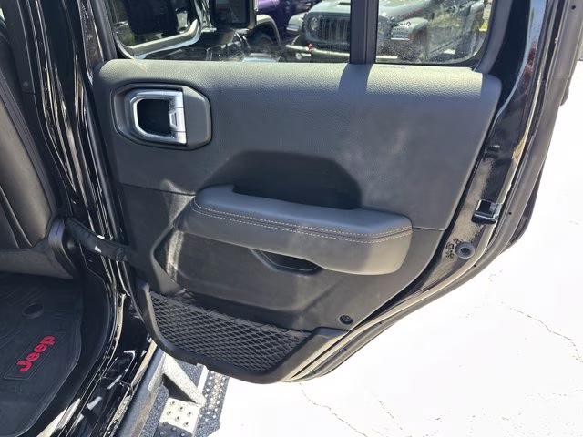 2023 Black Clearcoat Jeep Gladiator 4X4 Truck