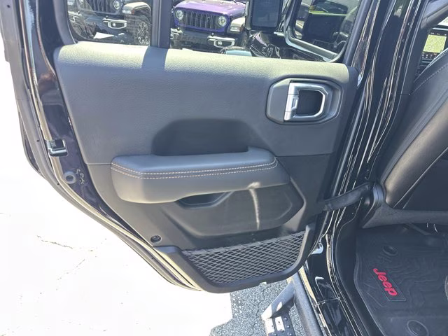 2023 Black Clearcoat Jeep Gladiator 4X4 Truck