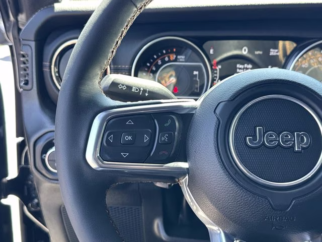 2023 Black Clearcoat Jeep Gladiator 4X4 Truck