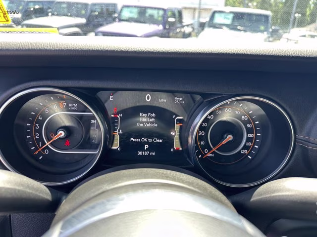 2023 Black Clearcoat Jeep Gladiator 4X4 Truck