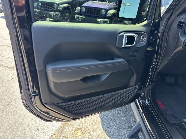 2023 Black Clearcoat Jeep Gladiator 4X4 Truck