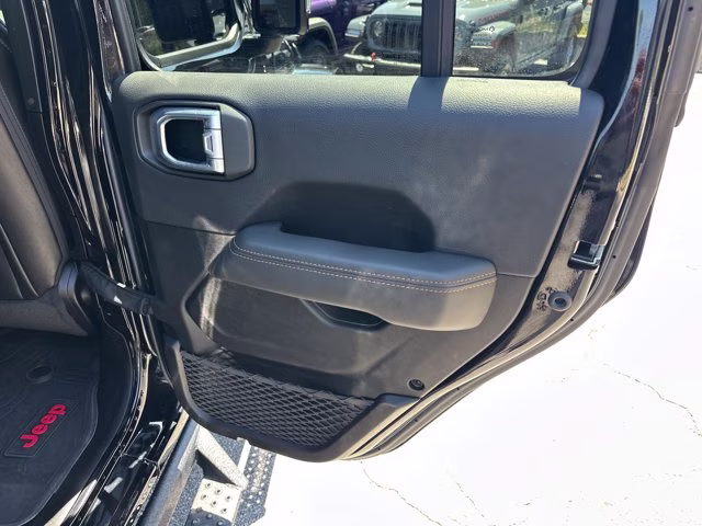 2023 Black Clearcoat Jeep Gladiator 4X4 Truck