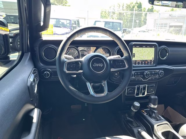 2023 Black Clearcoat Jeep Gladiator 4X4 Truck