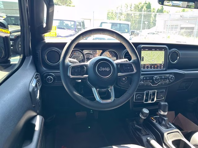 2023 Black Clearcoat Jeep Gladiator 4X4 Truck