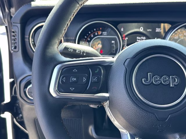 2023 Black Clearcoat Jeep Gladiator 4X4 Truck