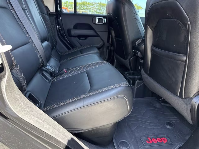 2023 Black Clearcoat Jeep Gladiator 4X4 Truck